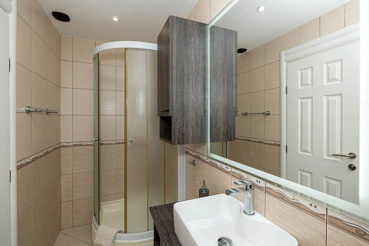 Traumhaftes Penthouse Nur 400 Meter Zum Strand Mit Meerblick, Pool, Spielplatz, Grill Dramalj