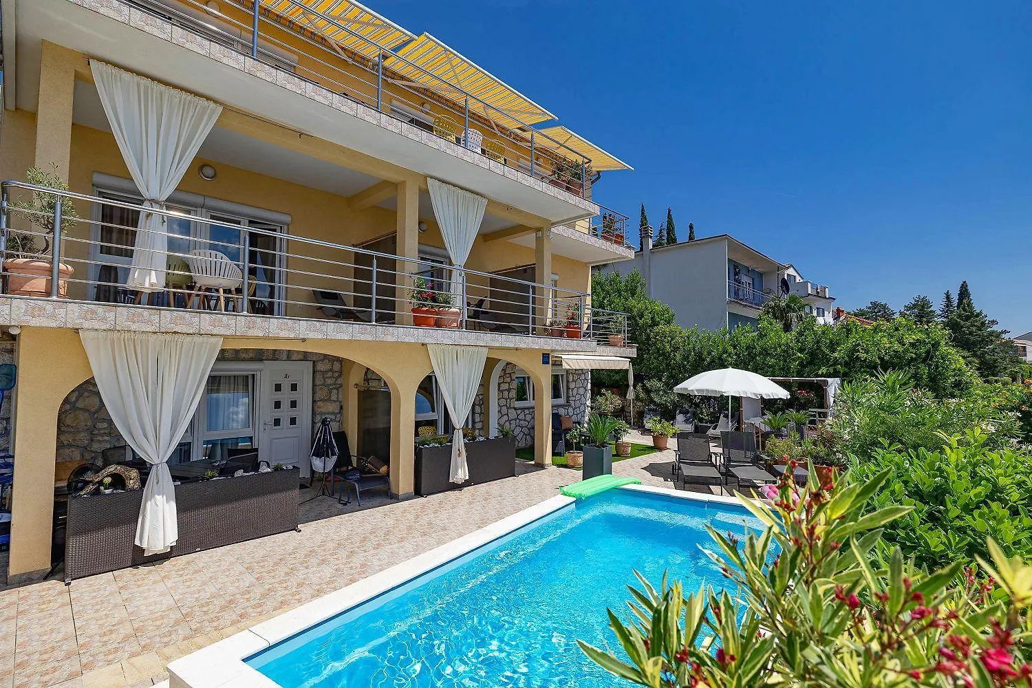 Traumhaftes Penthouse Nur 400 Meter Zum Strand Mit Meerblick, Pool, Spielplatz, Grill Dramalj Apartment